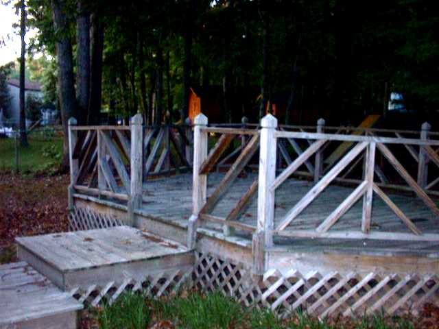 deck.jpg (36219 bytes)