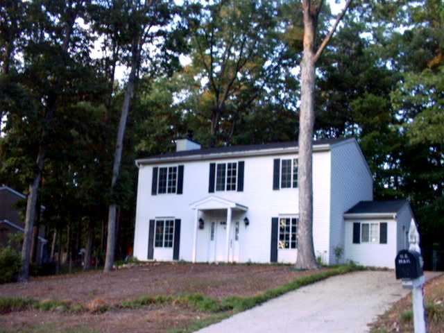 front.jpg (40592 bytes)